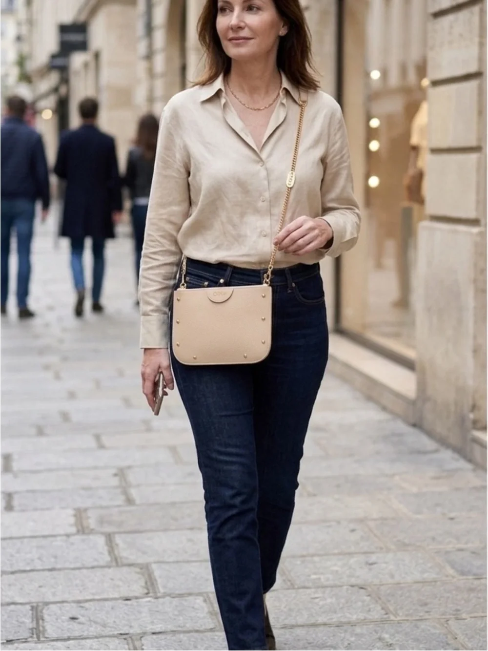 Chloe Parfums Cosmetic Beige Crossbody Shoulder Bag with Gold Chain